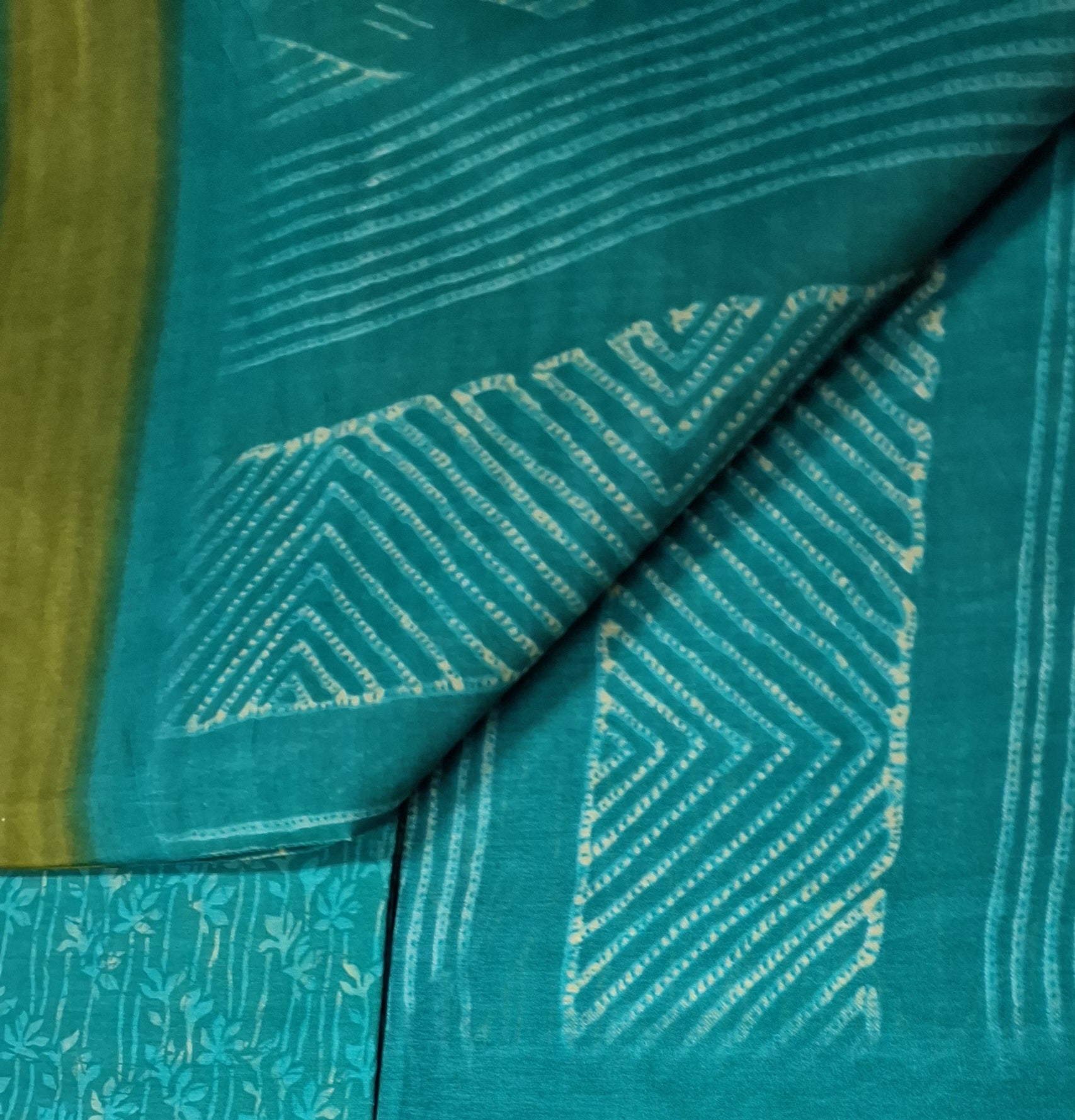 Green Hand Tie & Dye Printed Pure Cotton Saree with Border