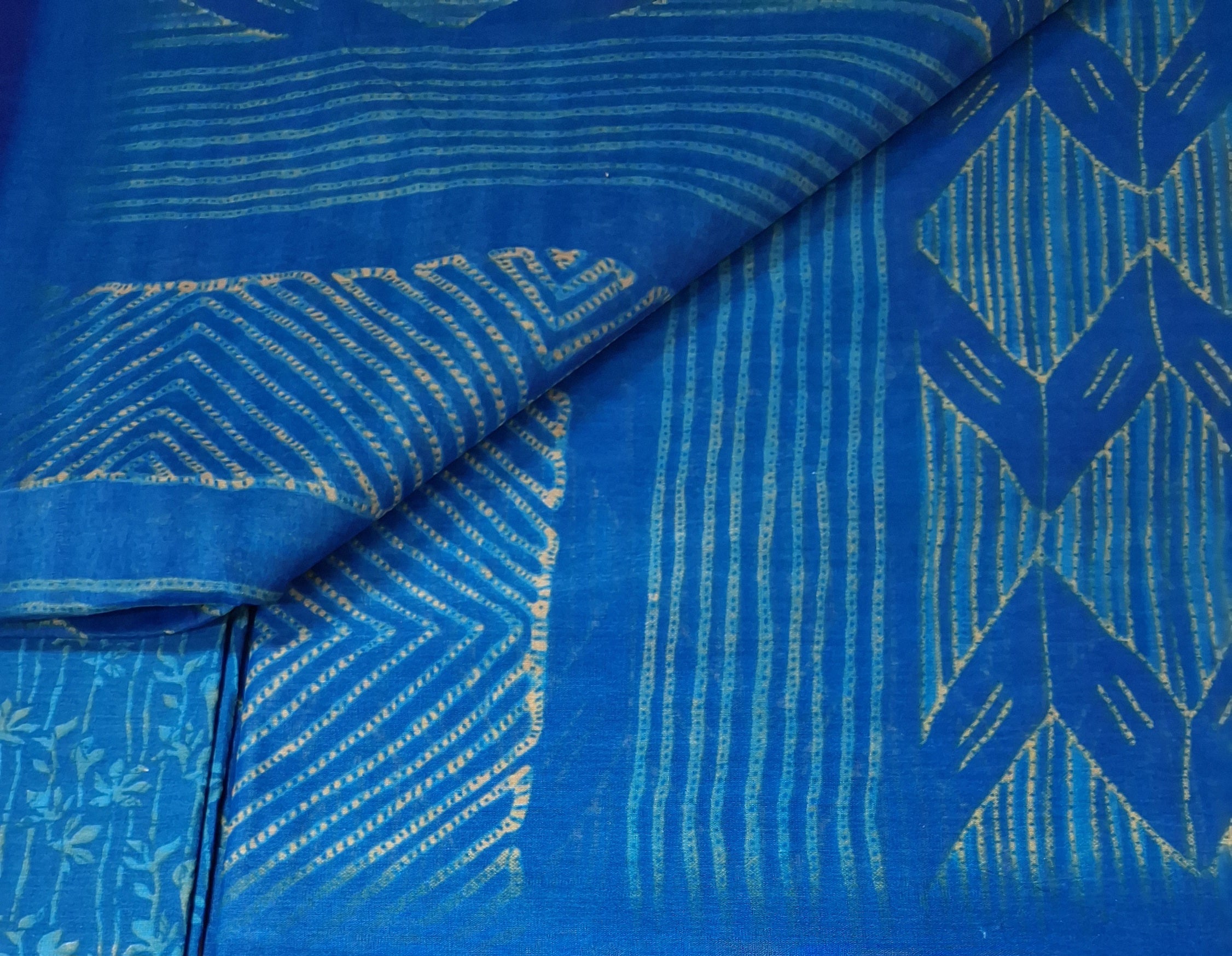 Blue Hand Tie & Dye Printed Pure Cotton Saree with Border