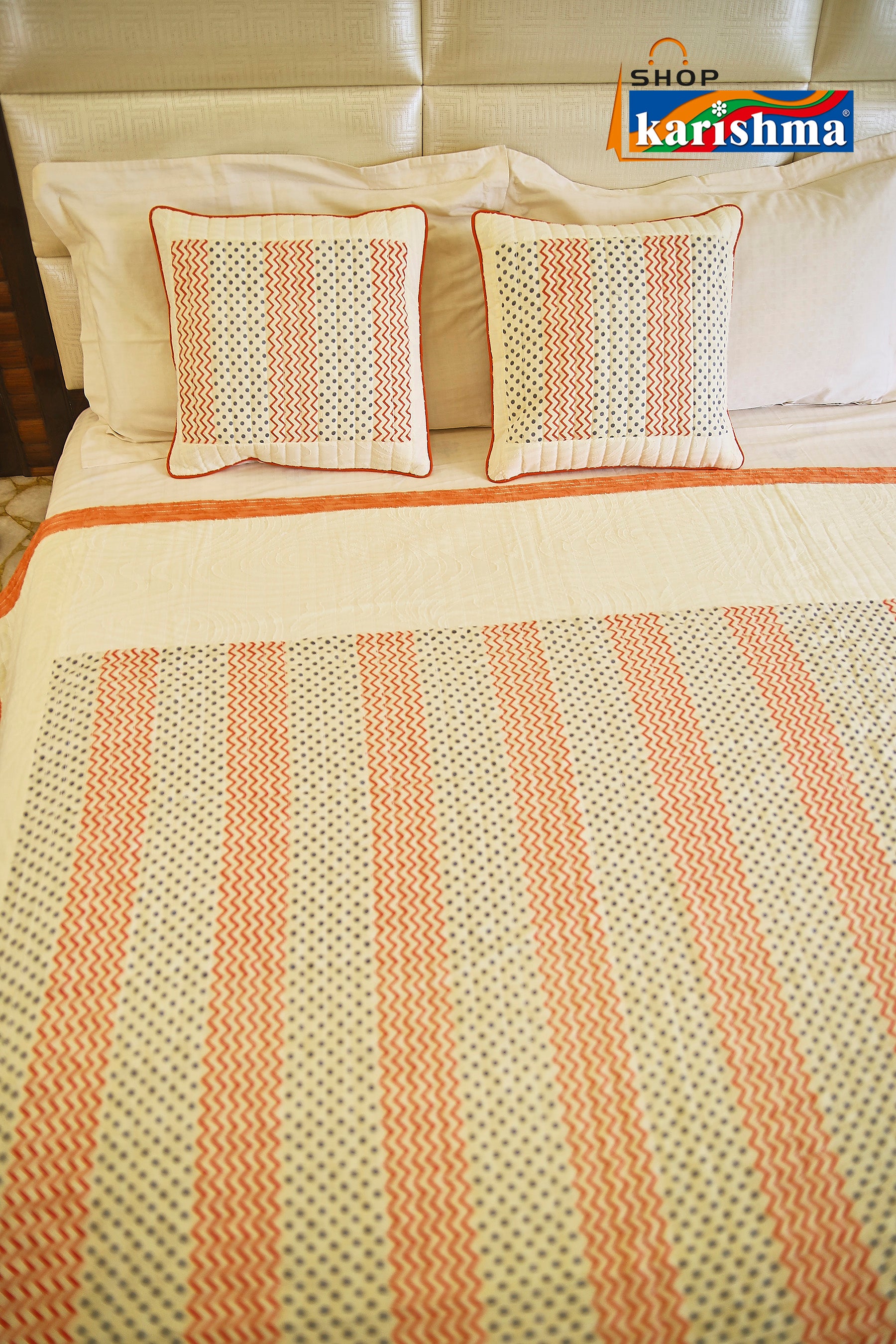 Peach & Cream Polka Dot Design Exclusive Pattern Printed Quilted King Size Bedspread Cover Set with Cushion Covers