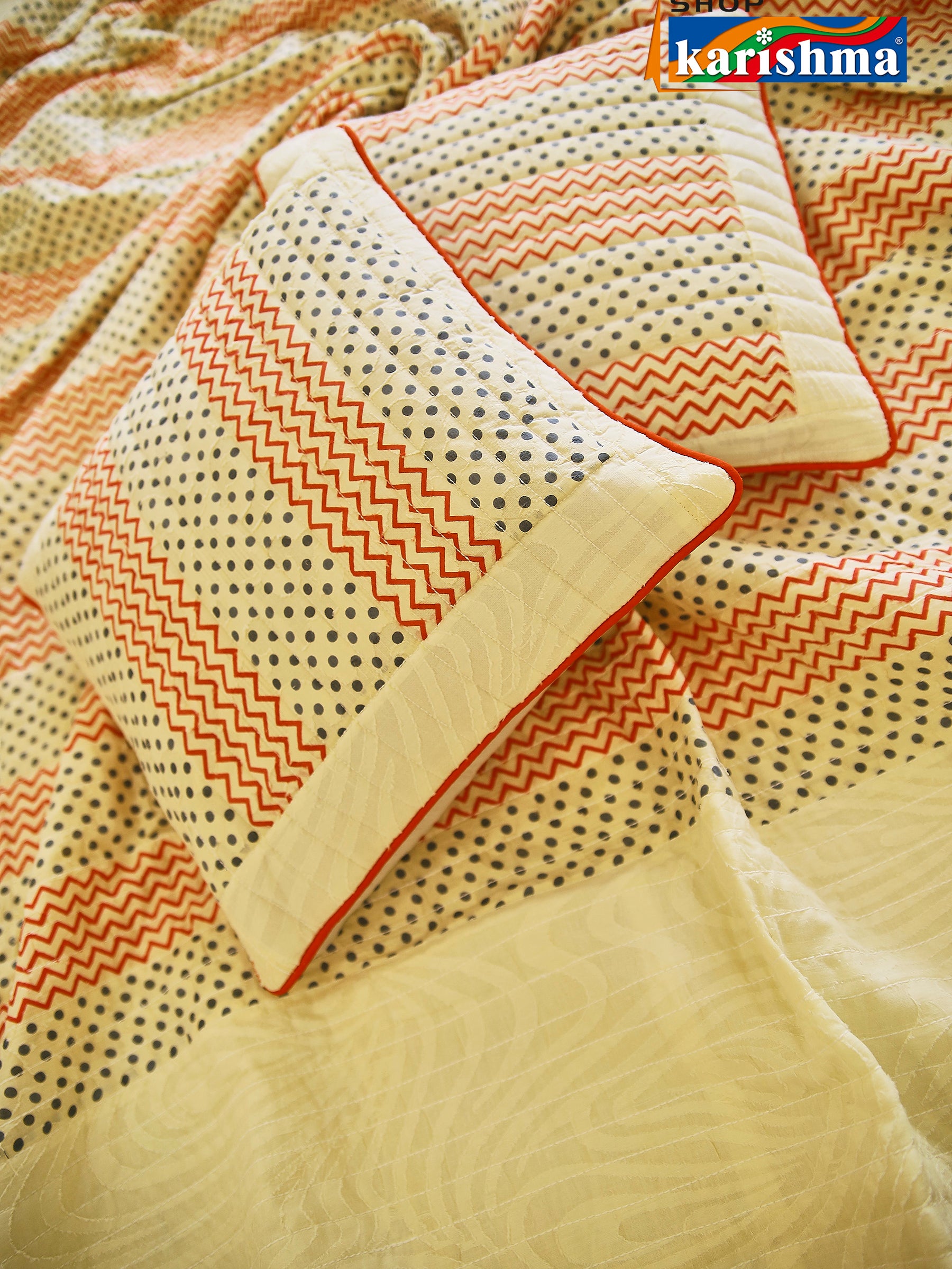 Peach & Cream Polka Dot Design Exclusive Pattern Printed Quilted King Size Bedspread Cover Set with Cushion Covers