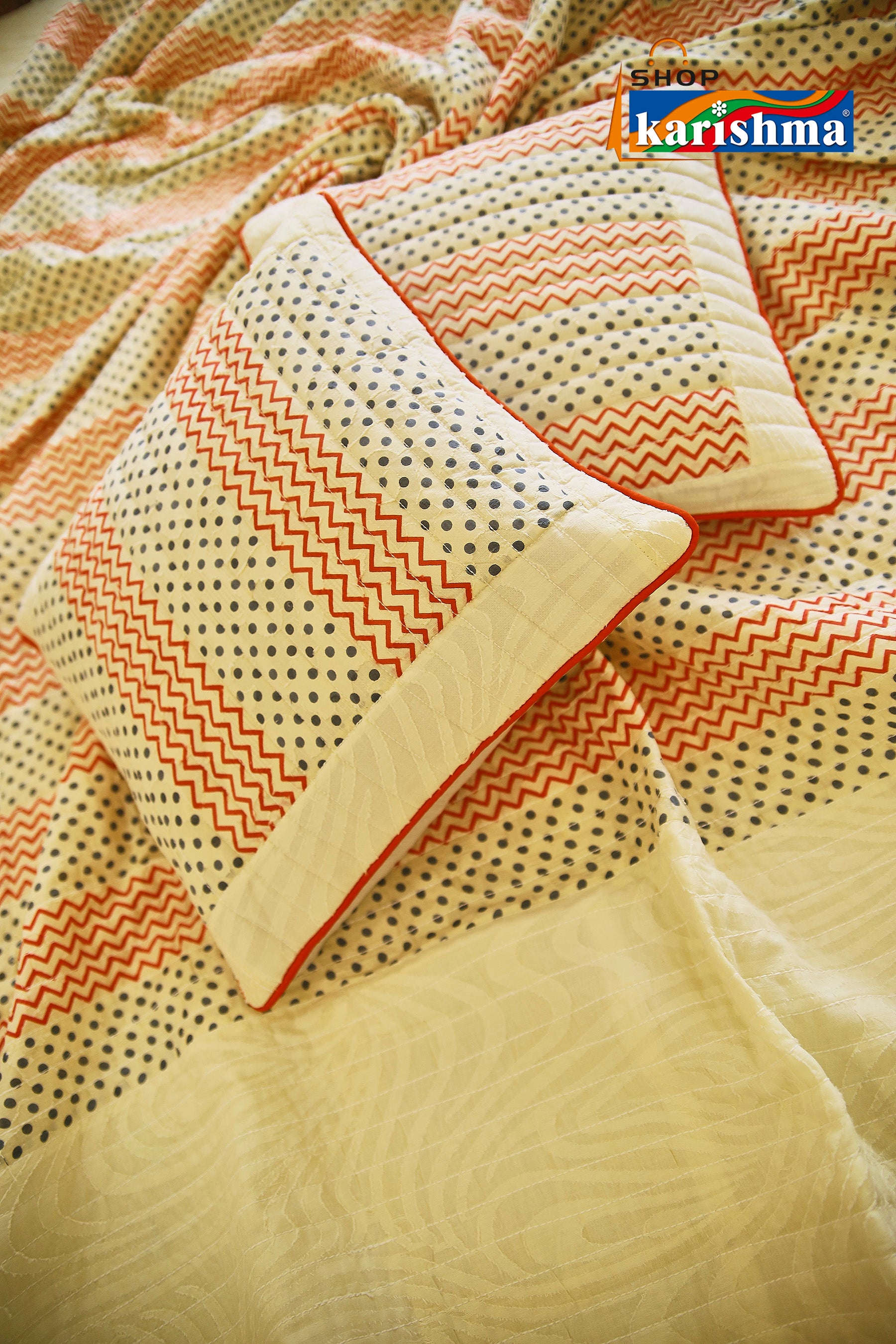 Peach & Cream Polka Dot Design Exclusive Pattern Printed Quilted King Size Bedspread Cover Set with Cushion Covers