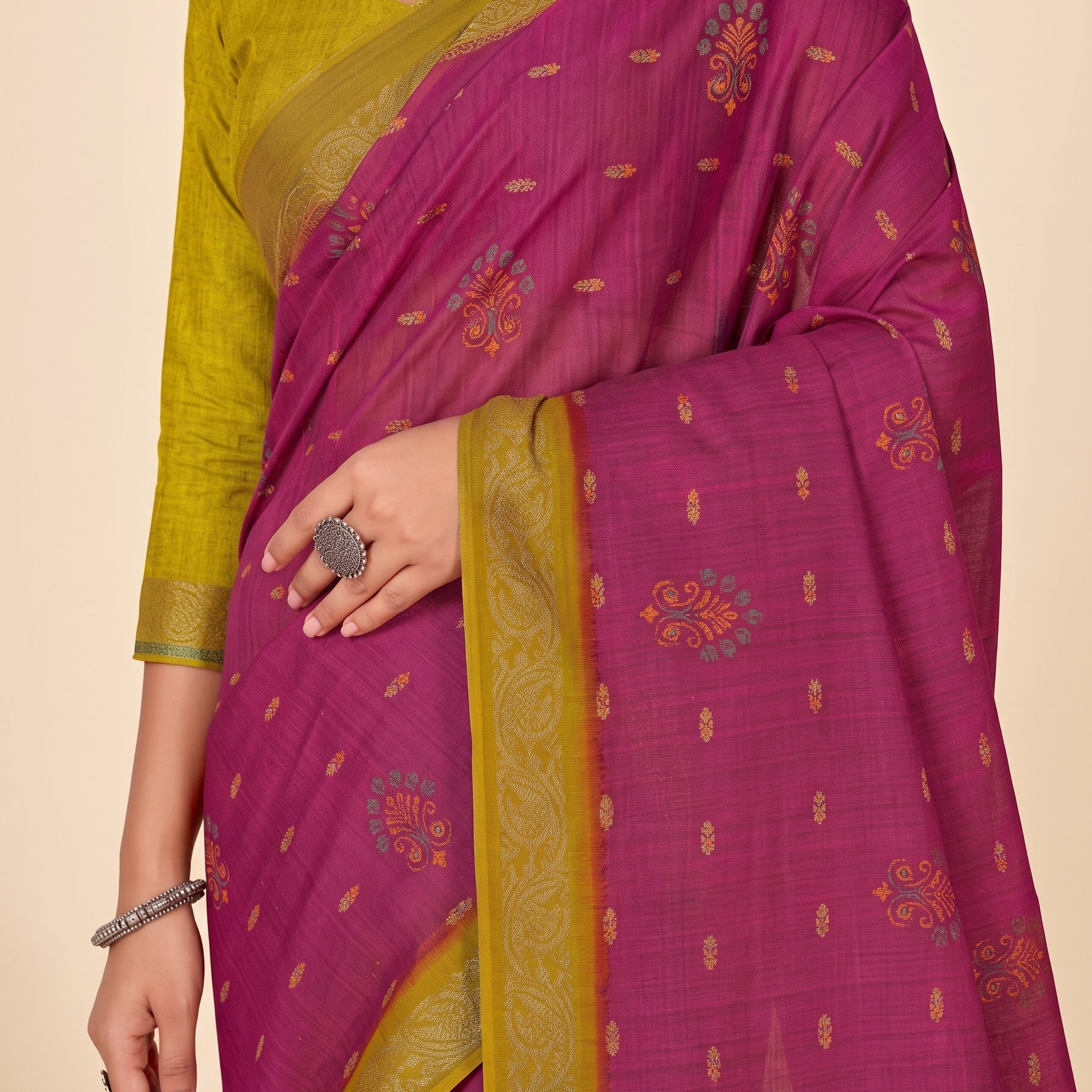 Shared pallu close-up [sku:KN-50649]