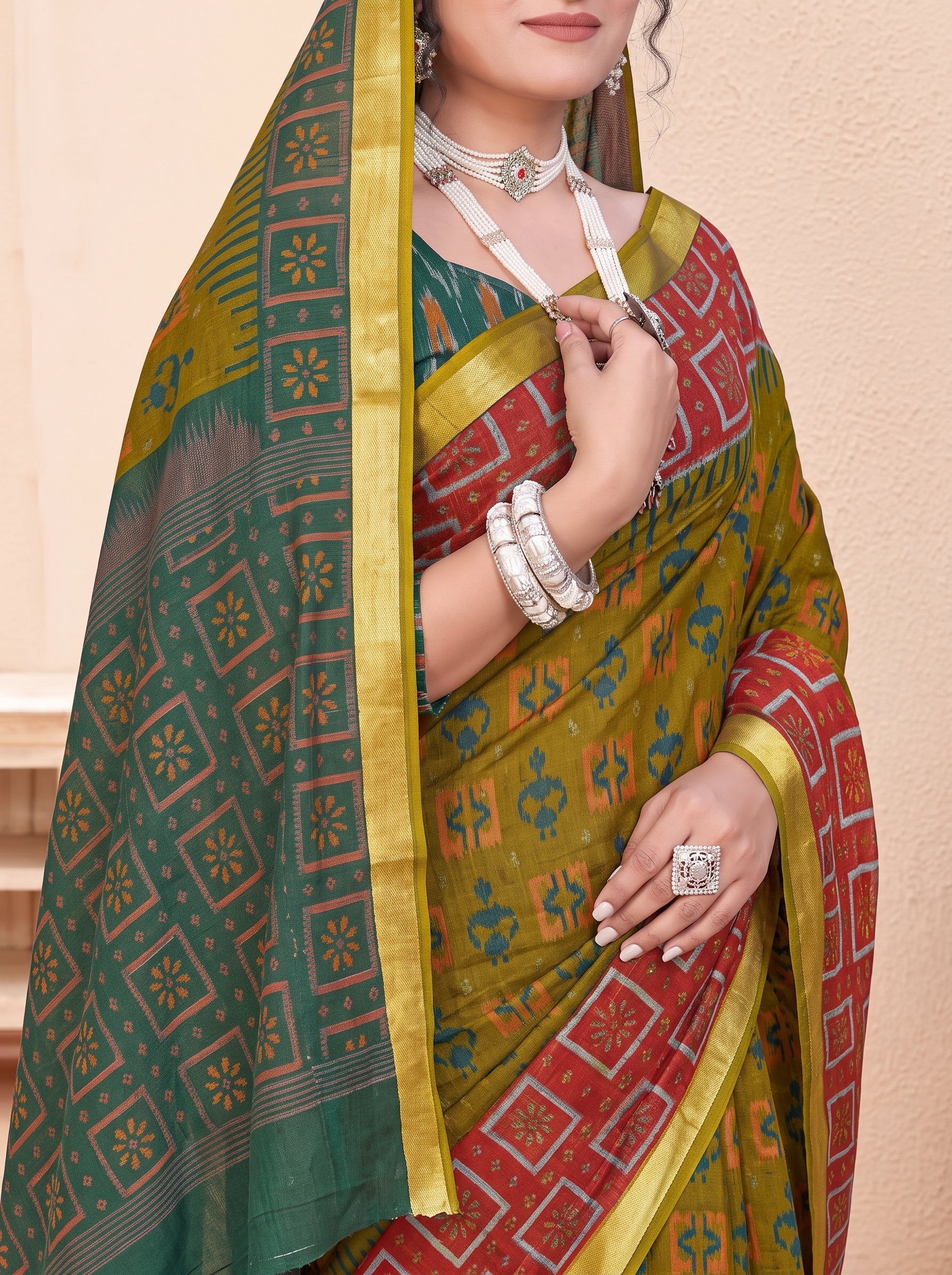 Shared pallu close-up [sku:JA-14408]