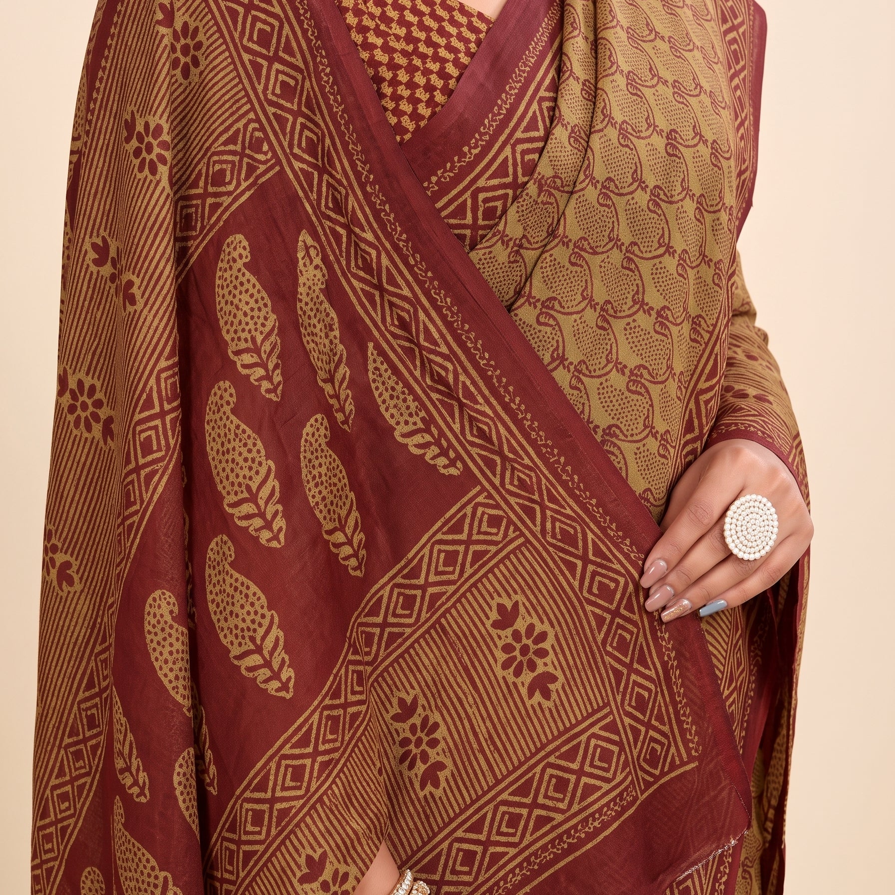 Pallu close-up [sku:K-10120-BROWN-MAROON]
