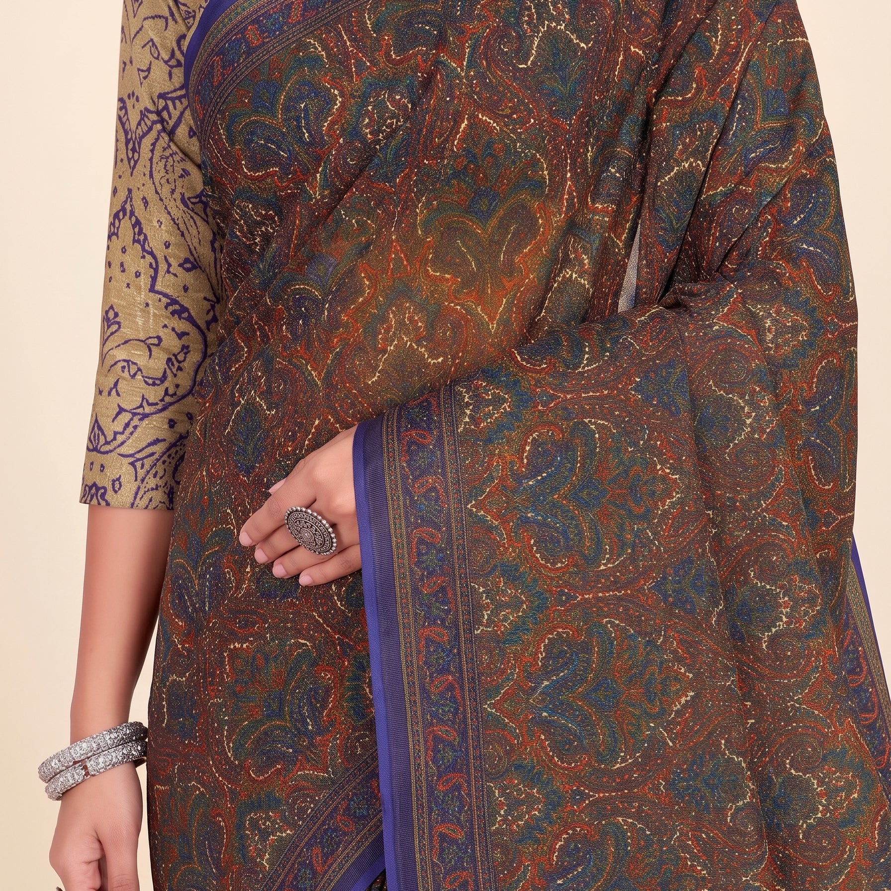 Shared pallu close-up [sku:KN-69253]