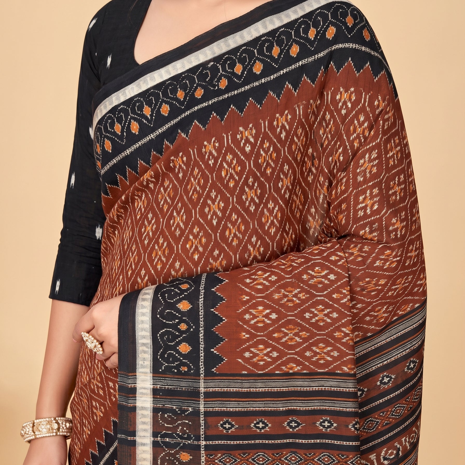 Shared pallu close-up [sku:KN-67432]