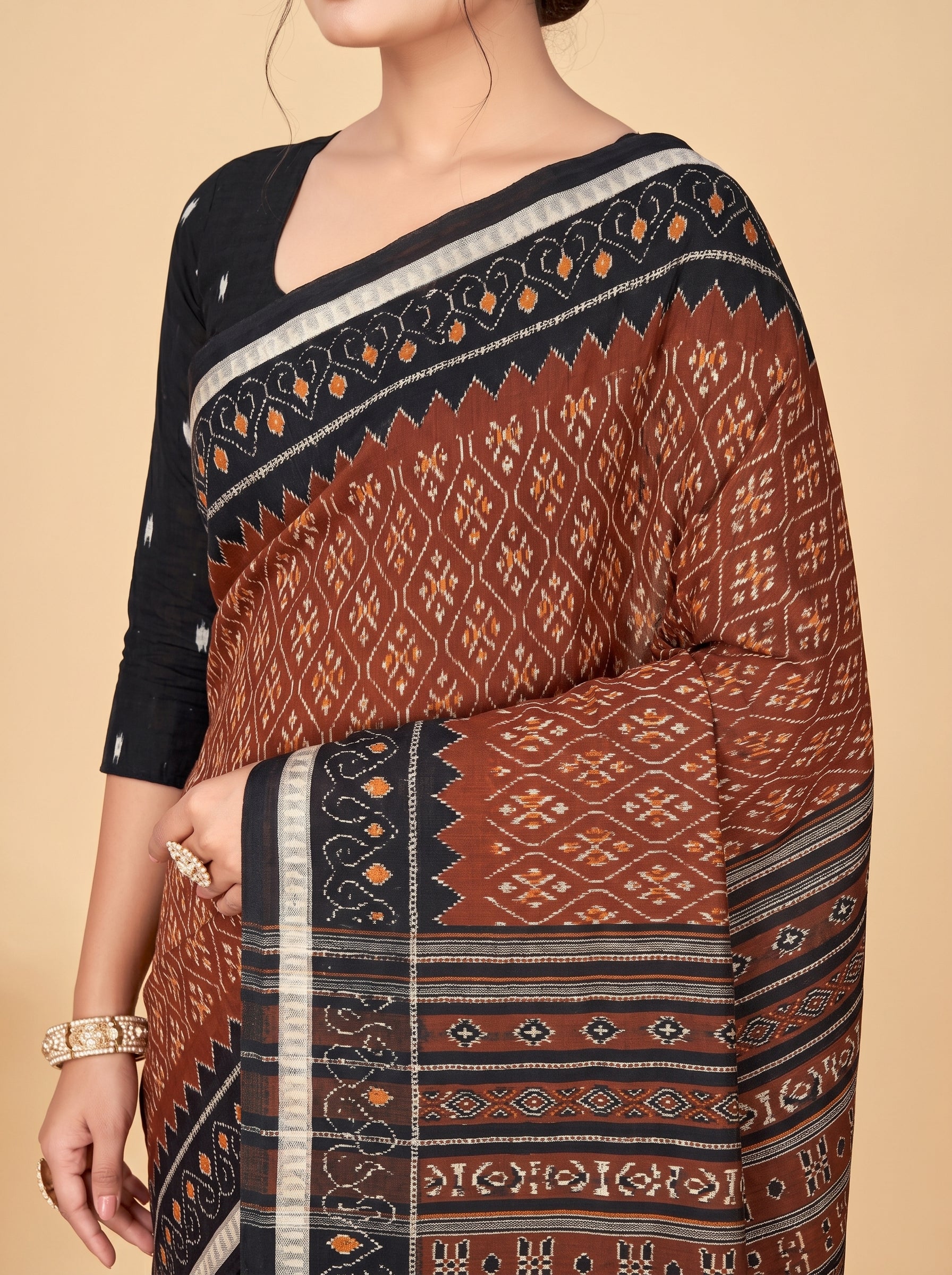 Shared pallu close-up [sku:KN-67432]