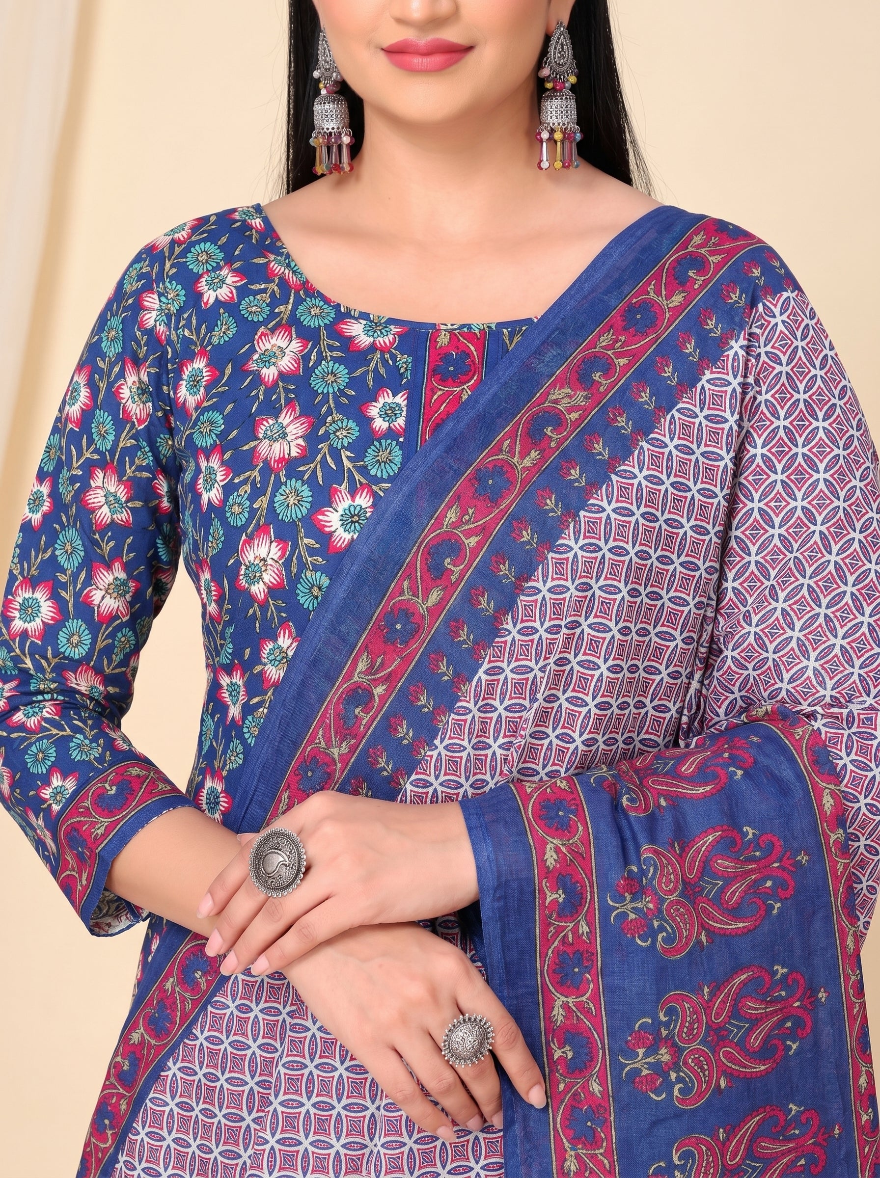 Pallu close-up [sku:K-10065-BLUE-AND-PINK]