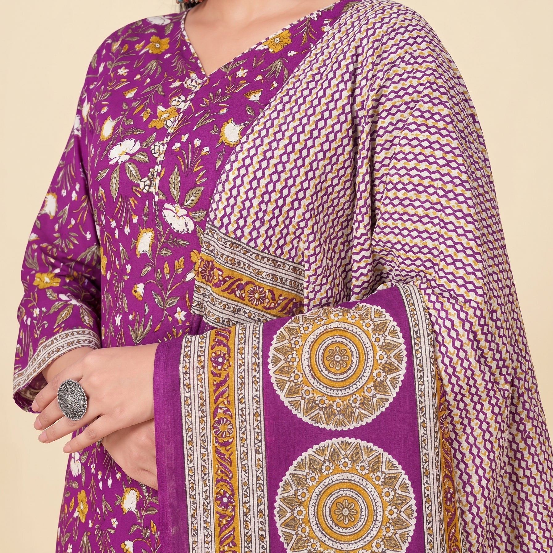 Shared pallu close-up [sku:KN-68062]