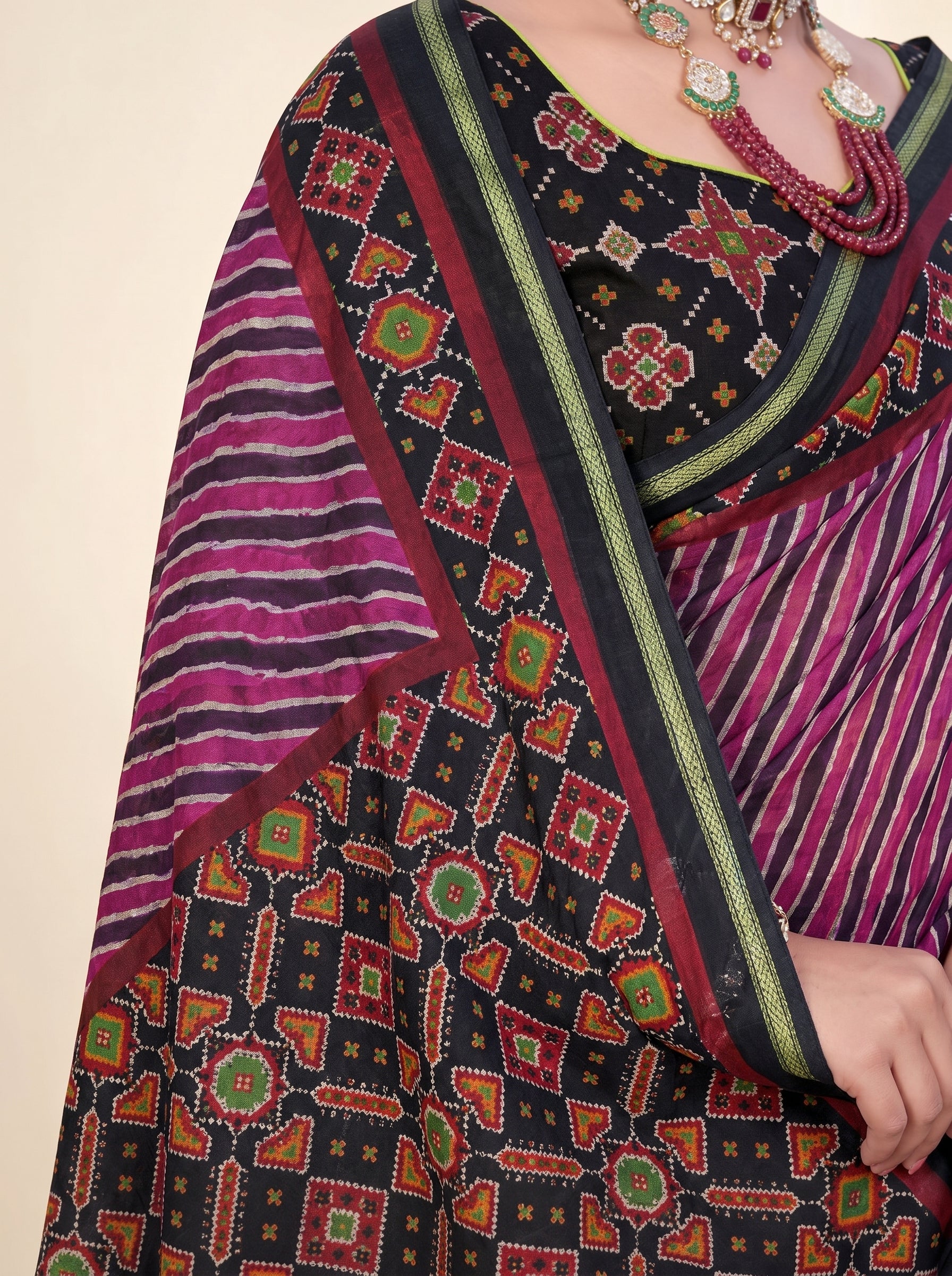 Shared pallu close-up [sku:JA 14650]