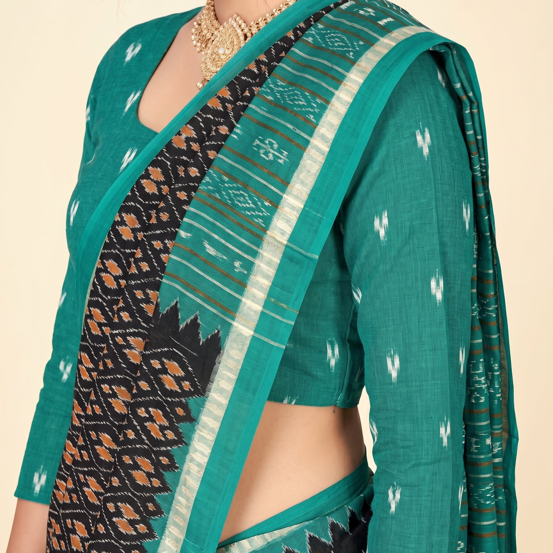 Shared pallu close-up [sku:KN-67426]
