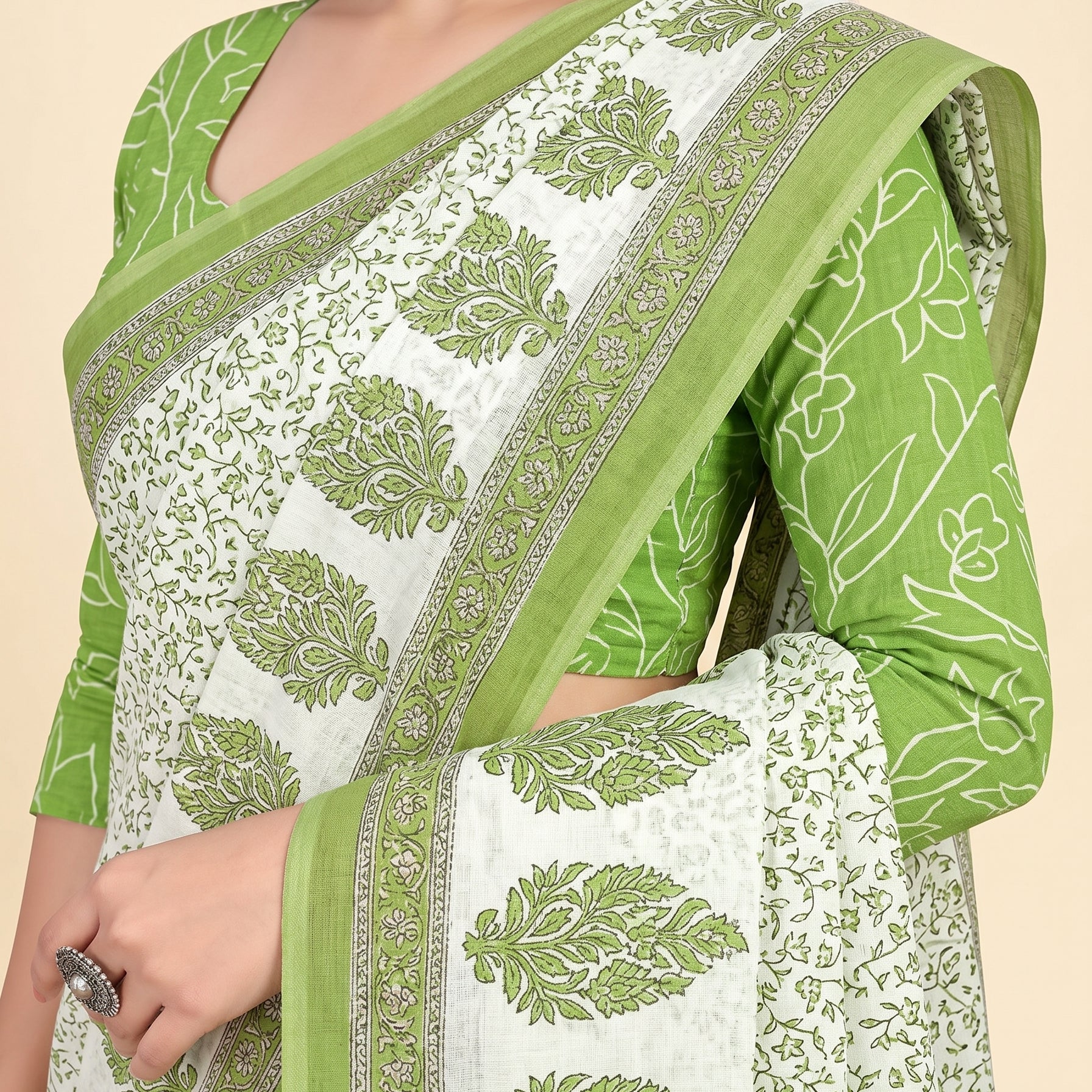 Shared pallu close-up