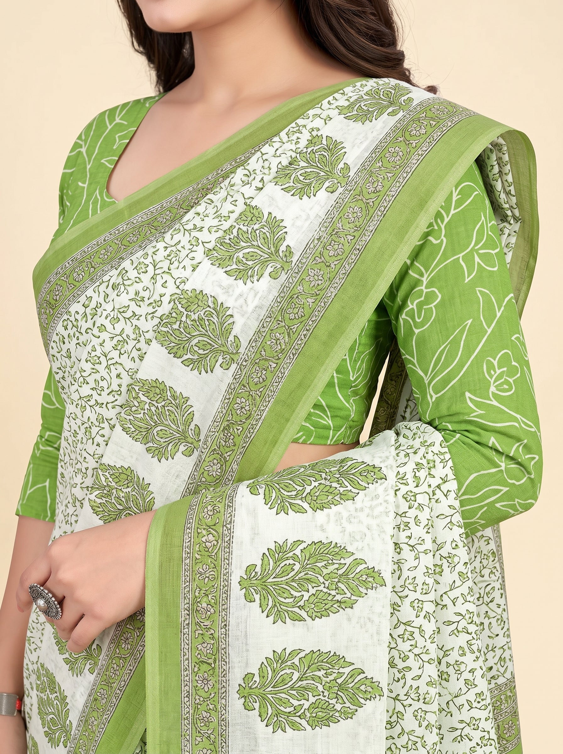 Shared pallu close-up