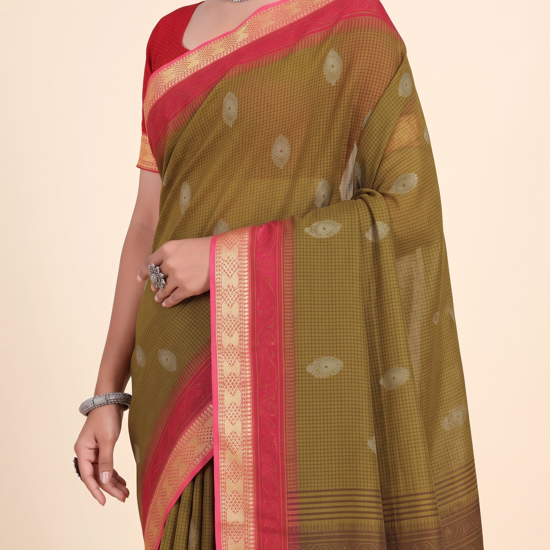 Shared pallu close-up [sku:KN-68165]
