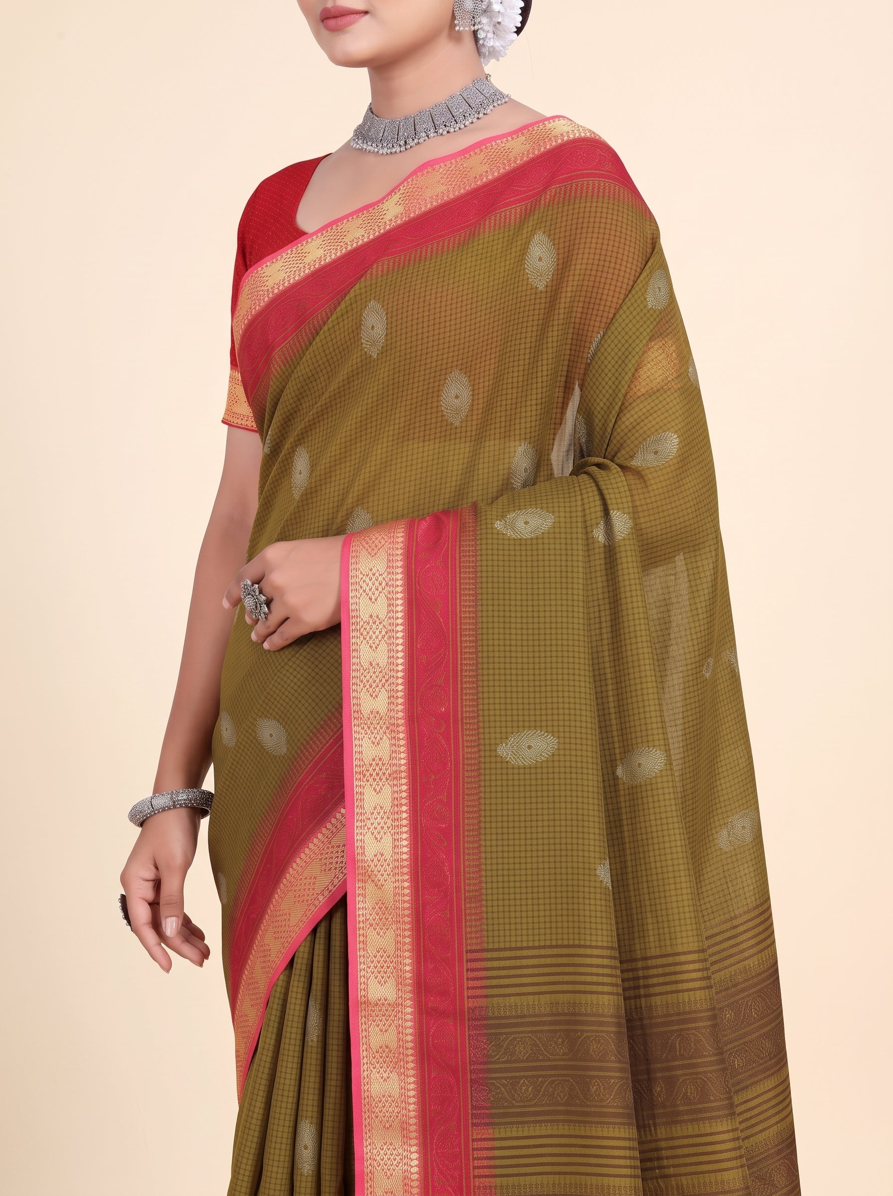 Shared pallu close-up [sku:KN-68165]
