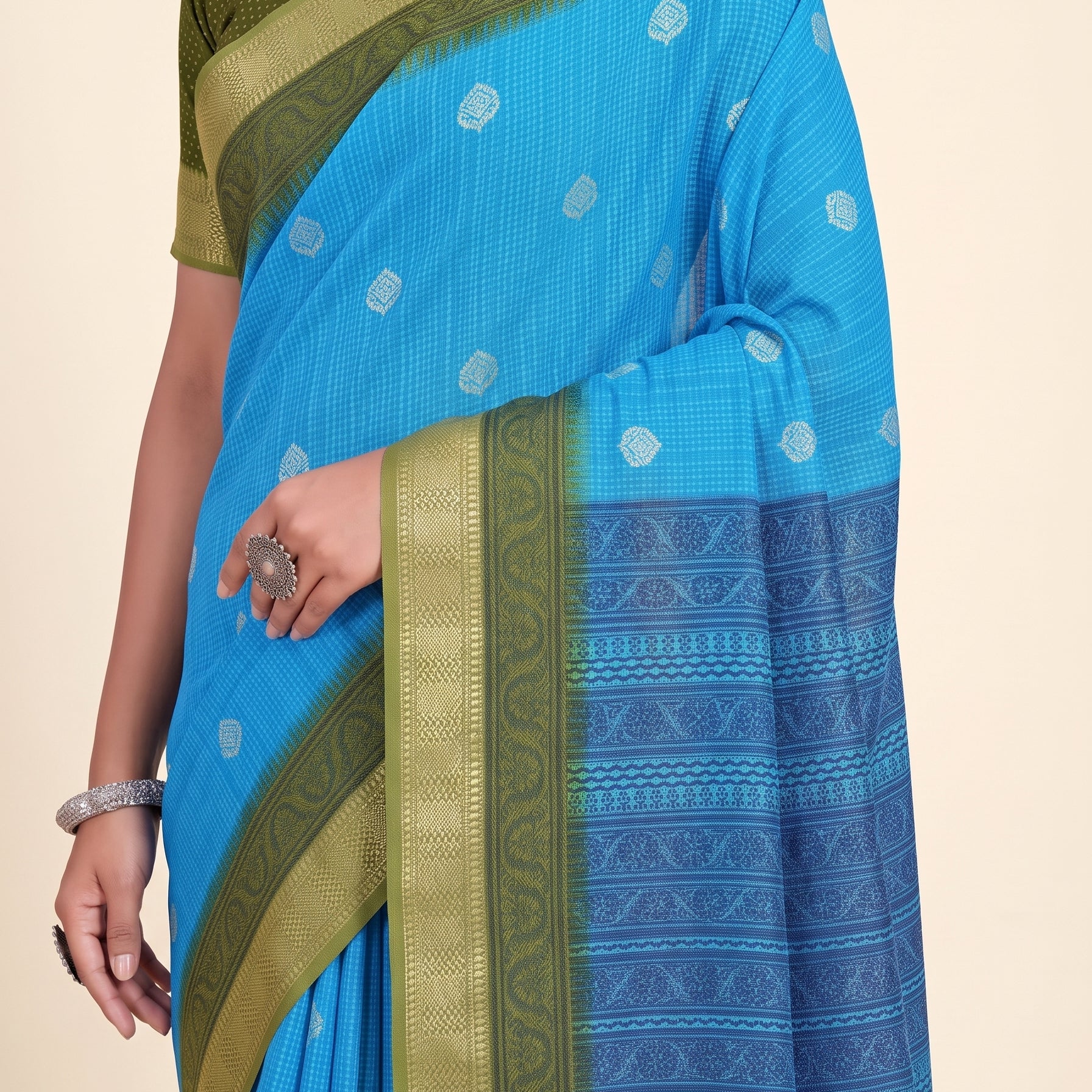 Shared pallu close-up [sku:KN-68167]