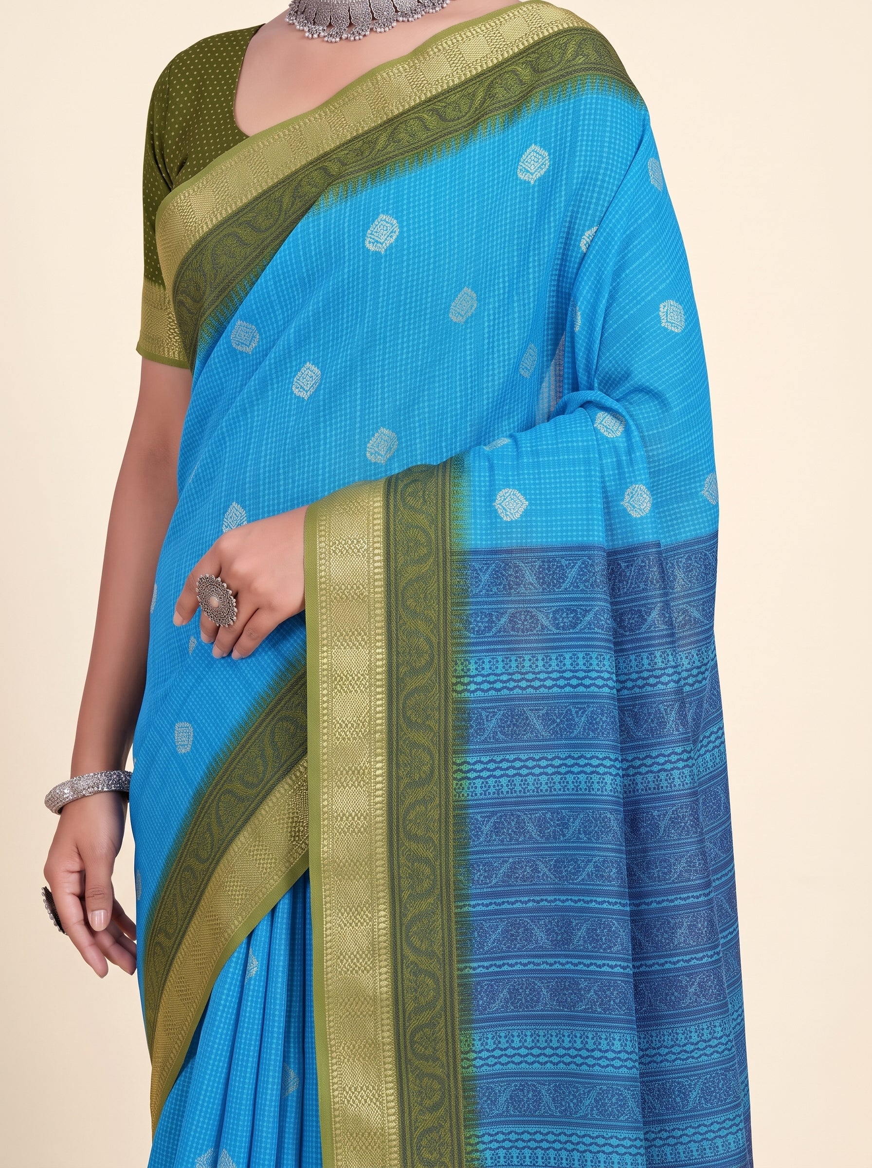 Shared pallu close-up [sku:KN-68167]