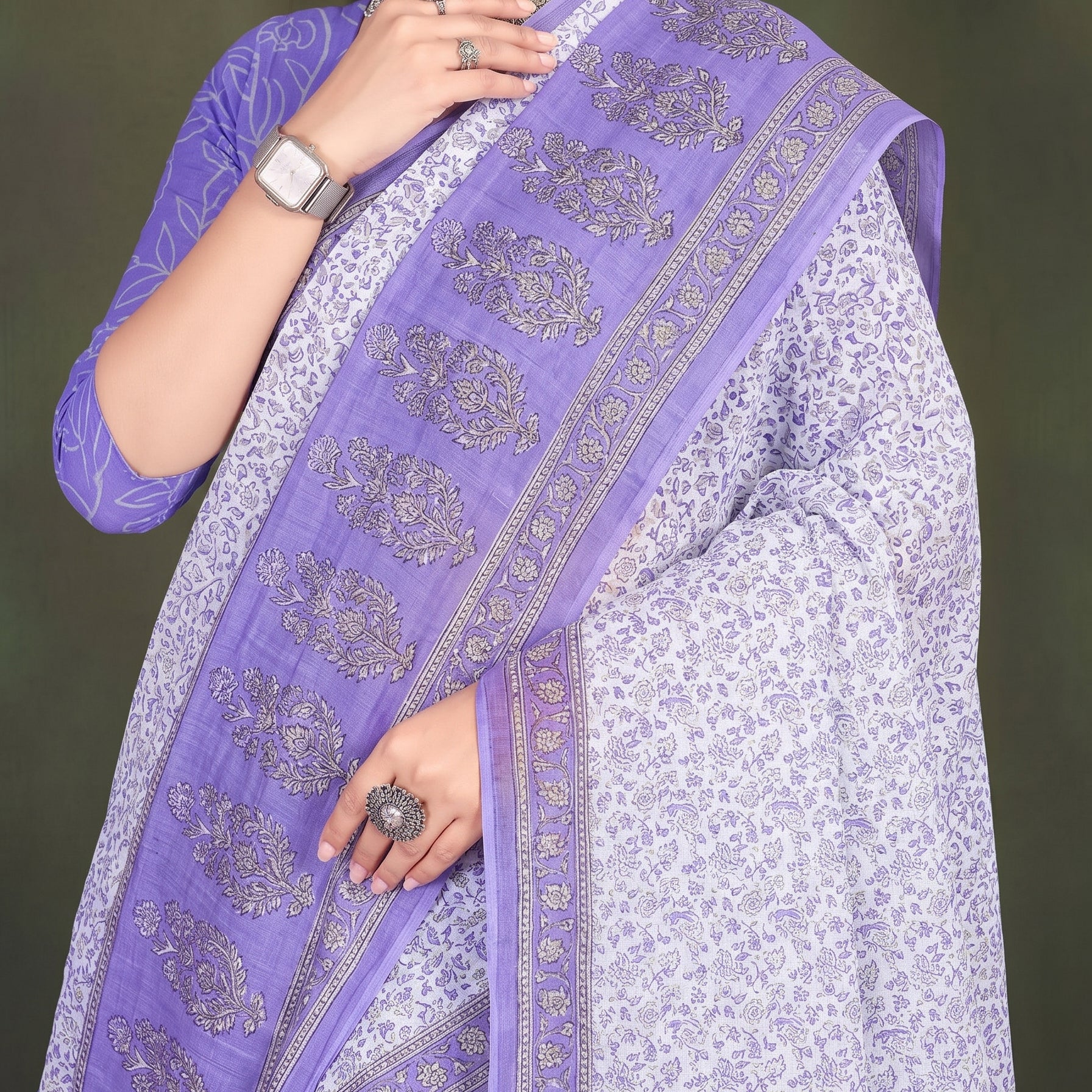 Shared pallu close-up