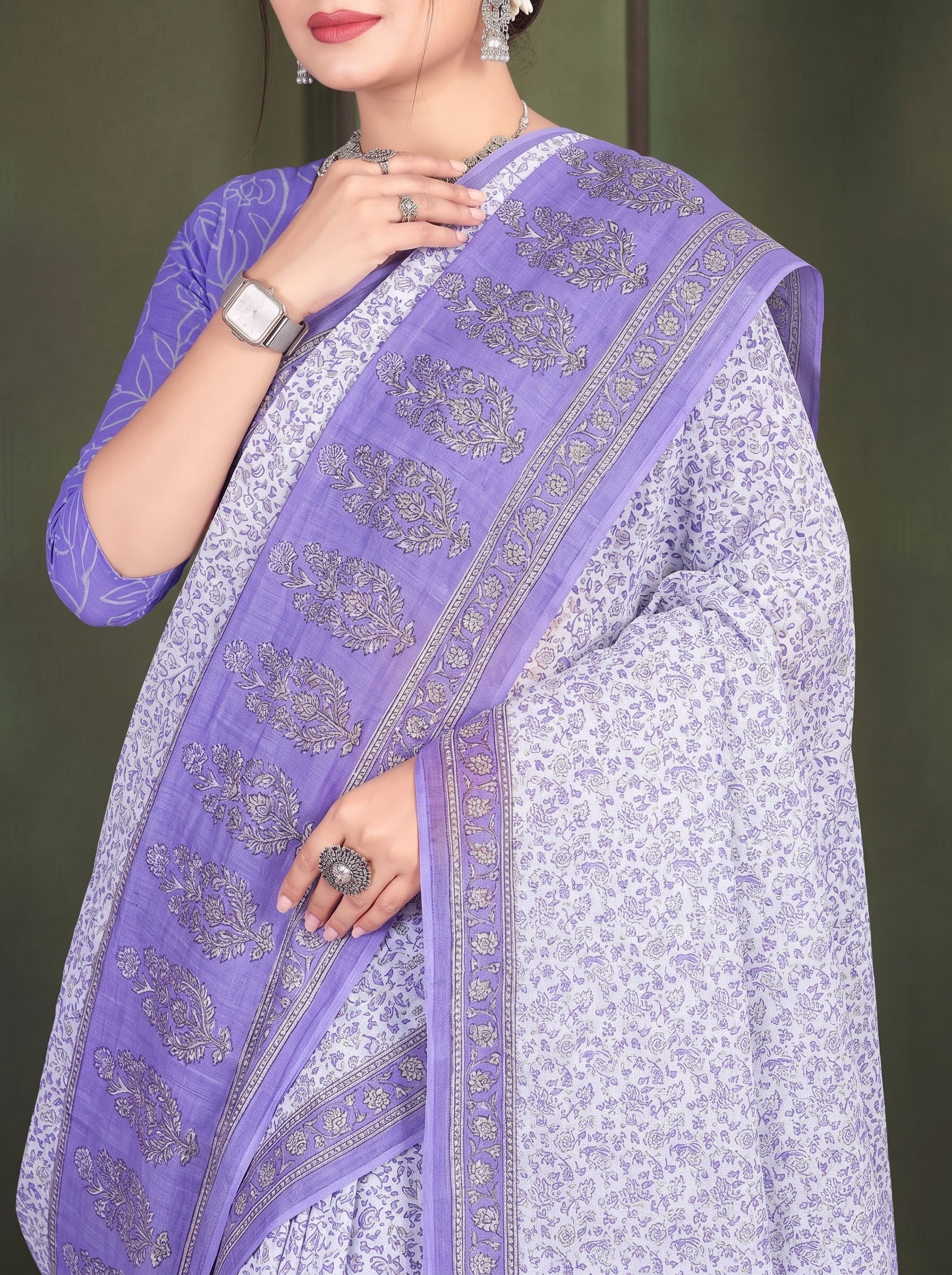 Shared pallu close-up