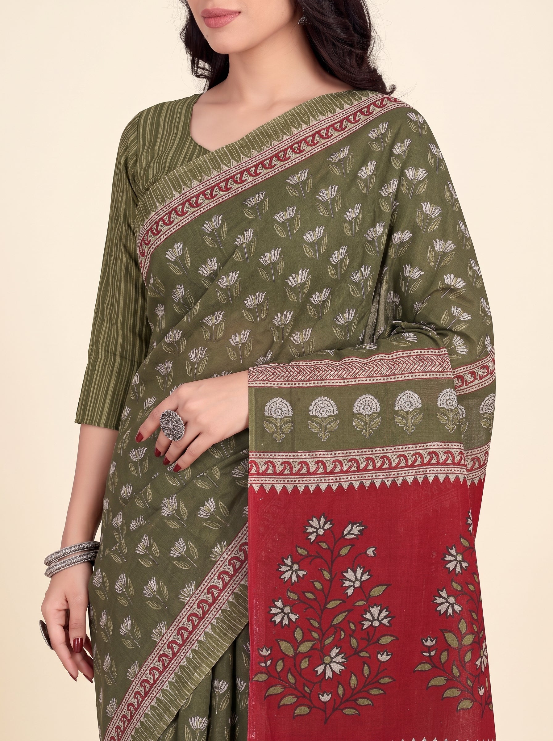 Shared pallu close-up [sku:KN-66493]