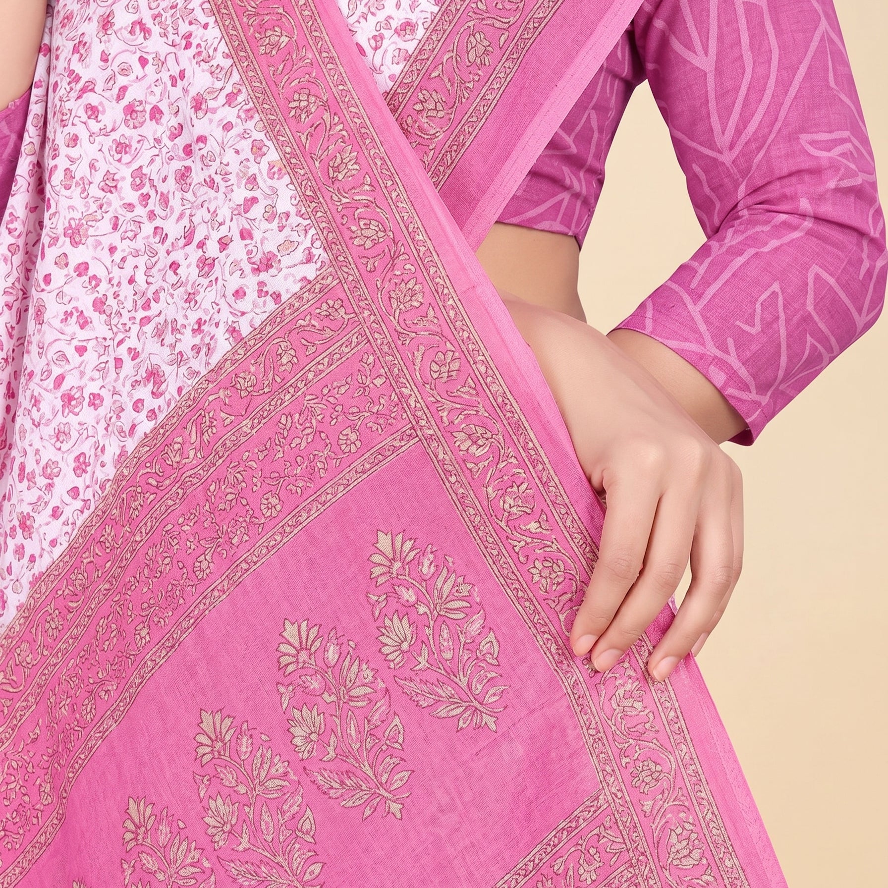 Shared pallu close-up