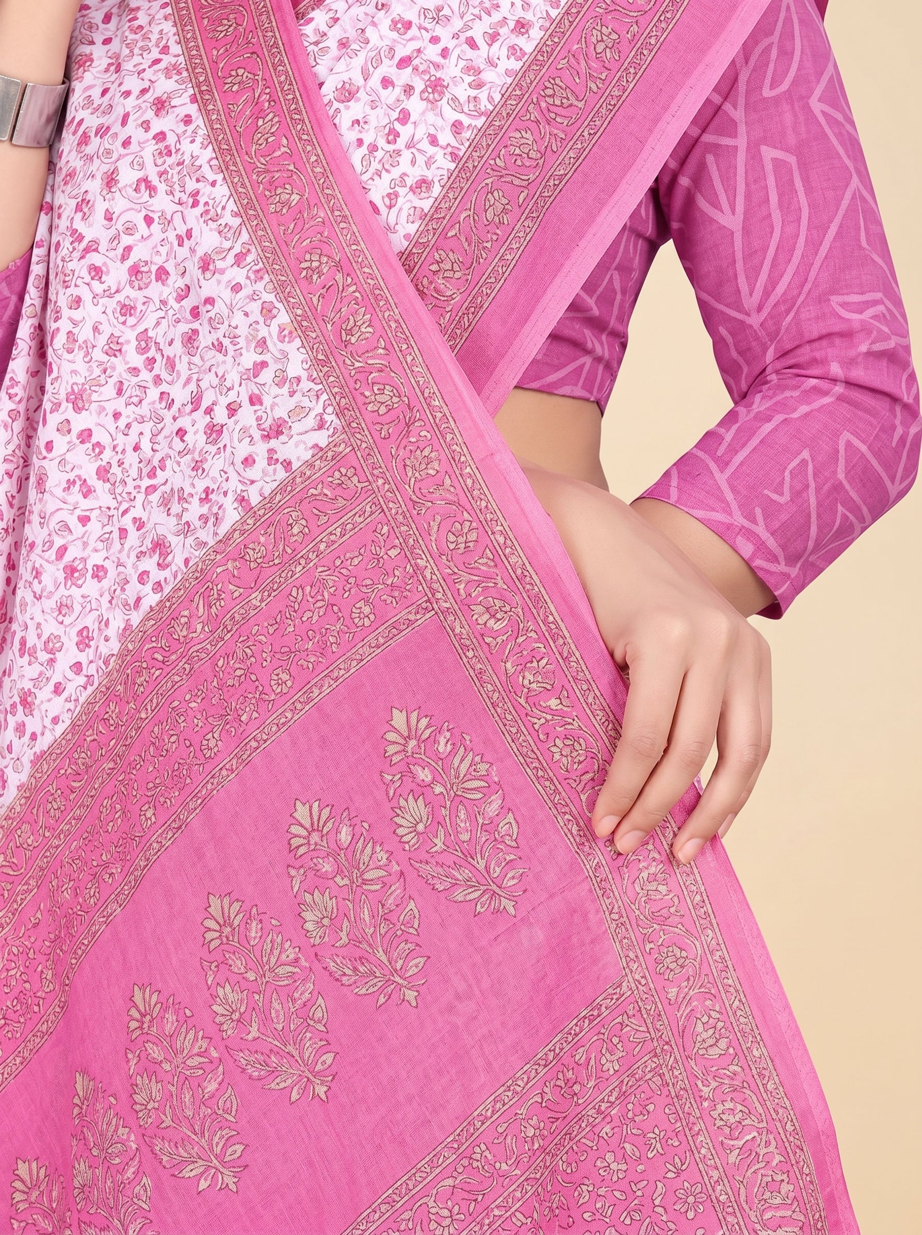 Shared pallu close-up
