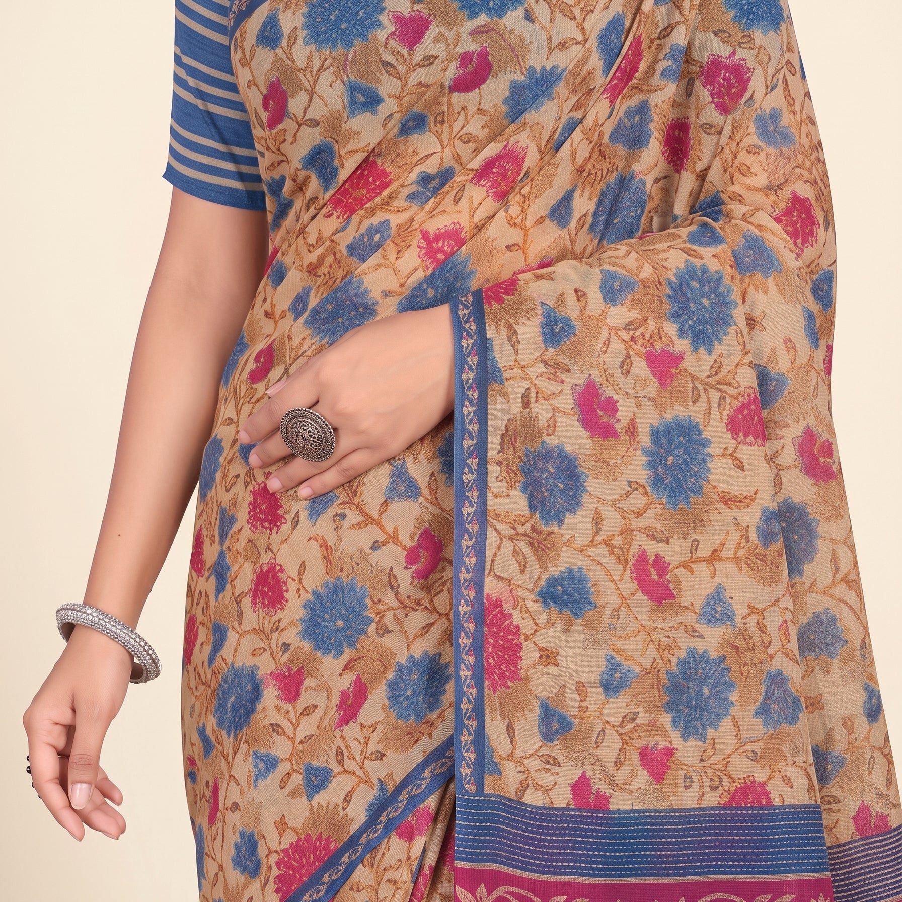 Shared pallu close-up [sku:KN-68128]