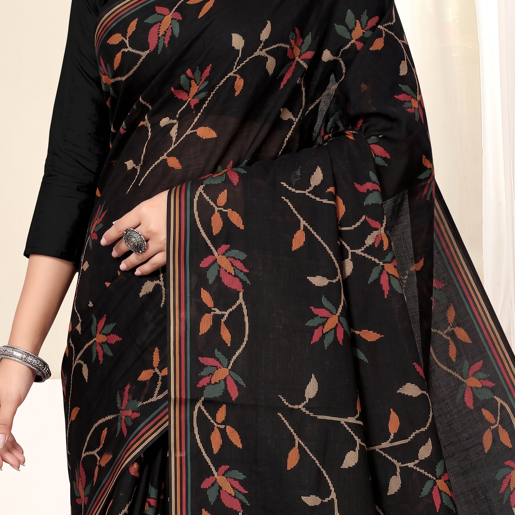 Shared pallu close-up [sku:KN-50772]