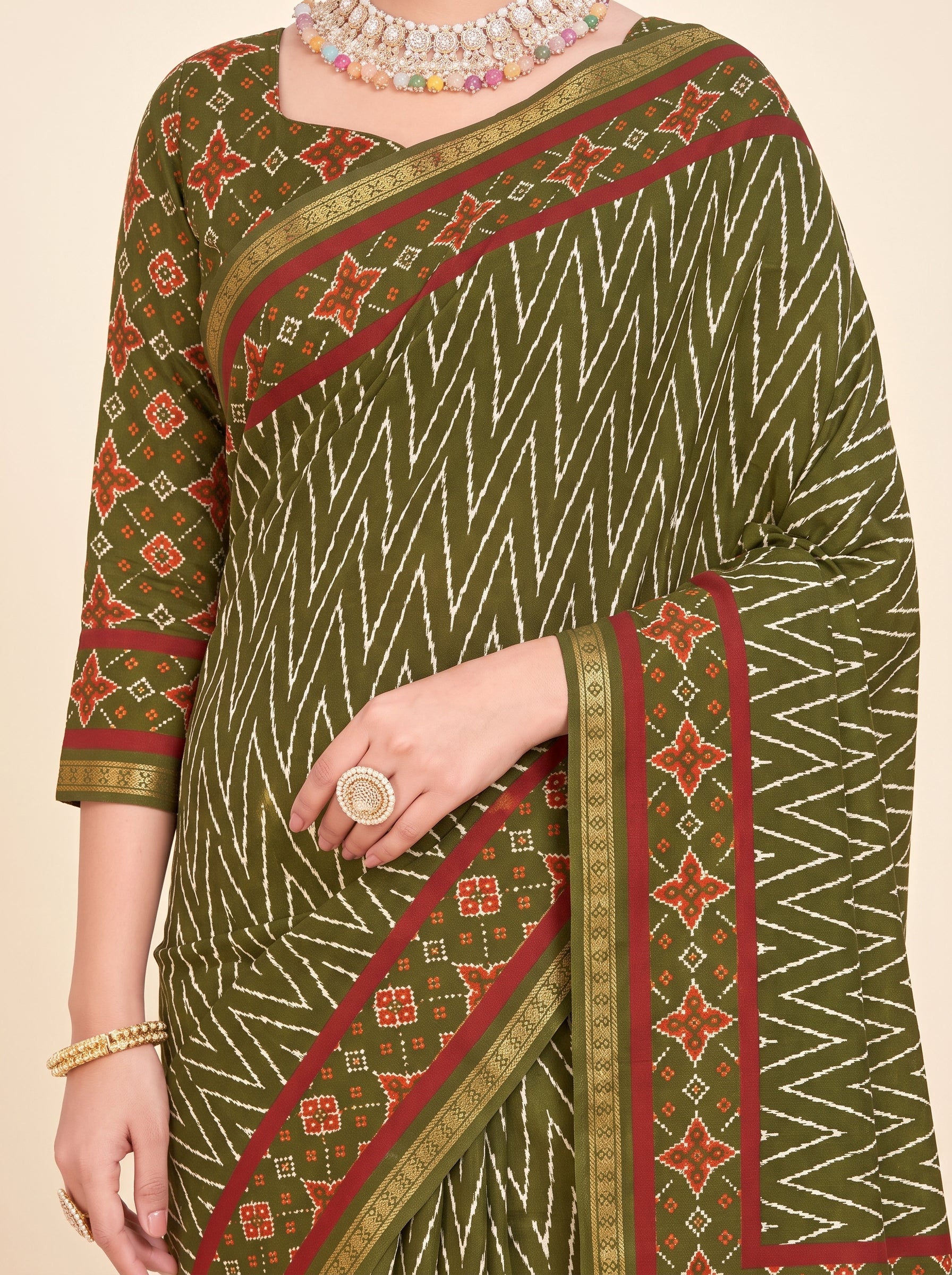 Pallu close-up [sku:KARISHMA-46]
