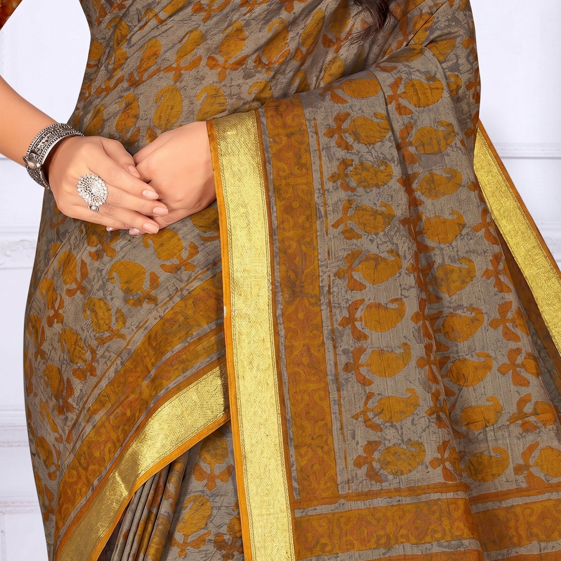 Shared pallu close-up [sku:KN-65905]