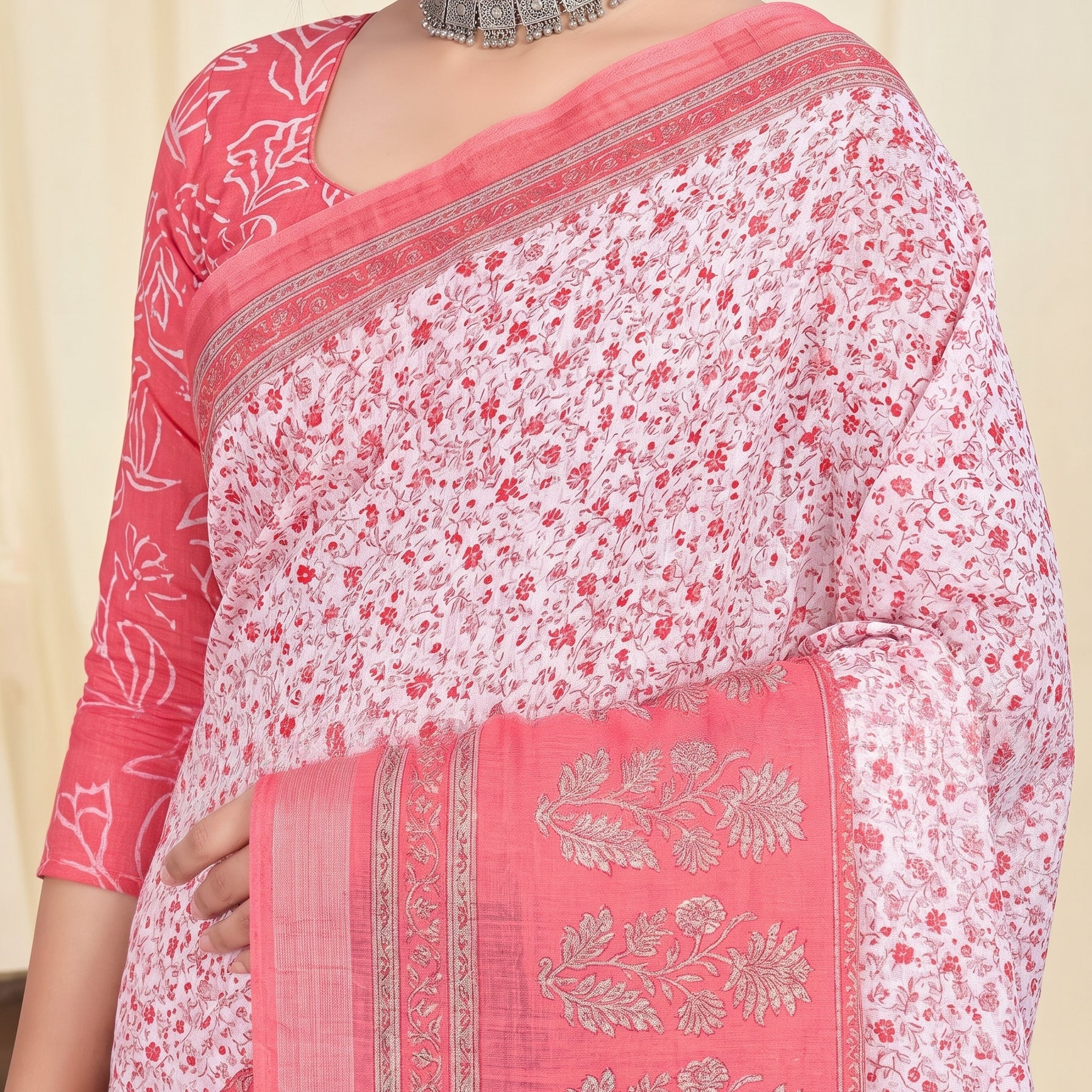Shared pallu close-up