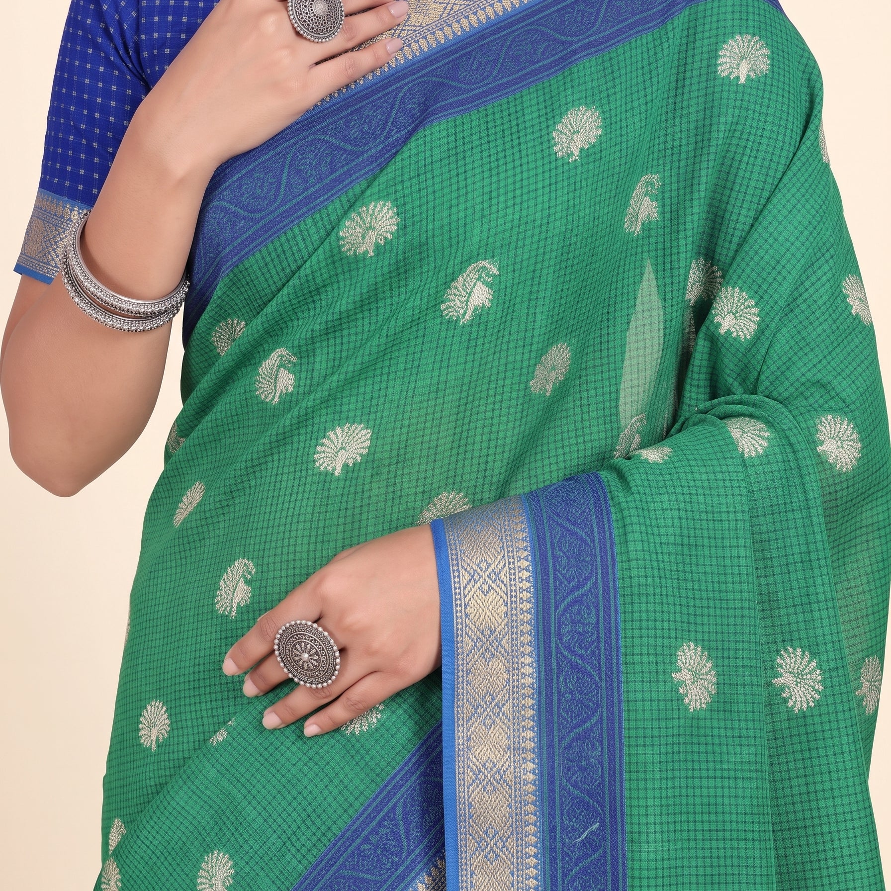 Shared pallu close-up [sku:KN-68162]