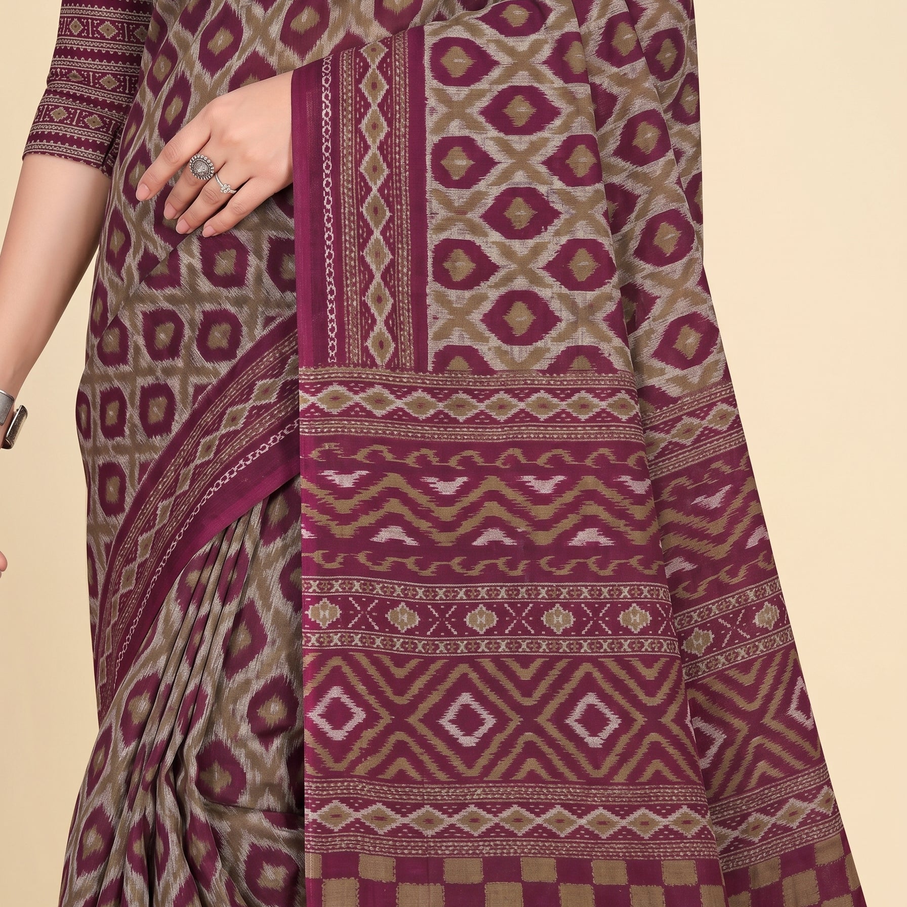 Shared pallu close-up [sku:KN-67244]