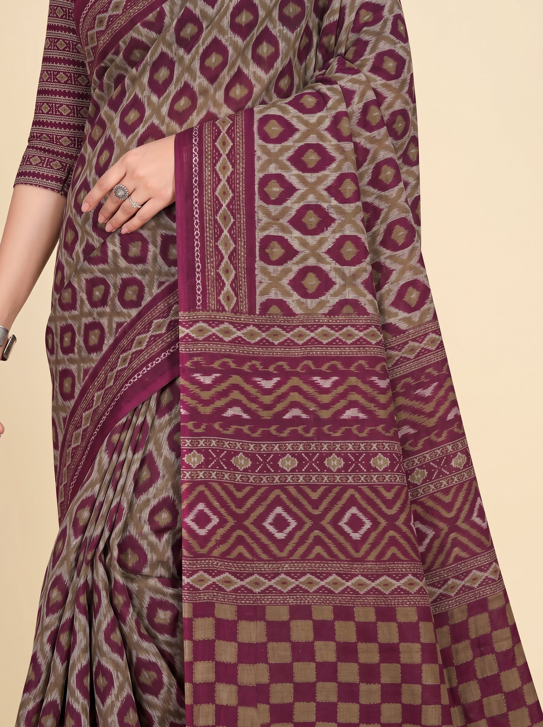 Shared pallu close-up [sku:KN-67244]