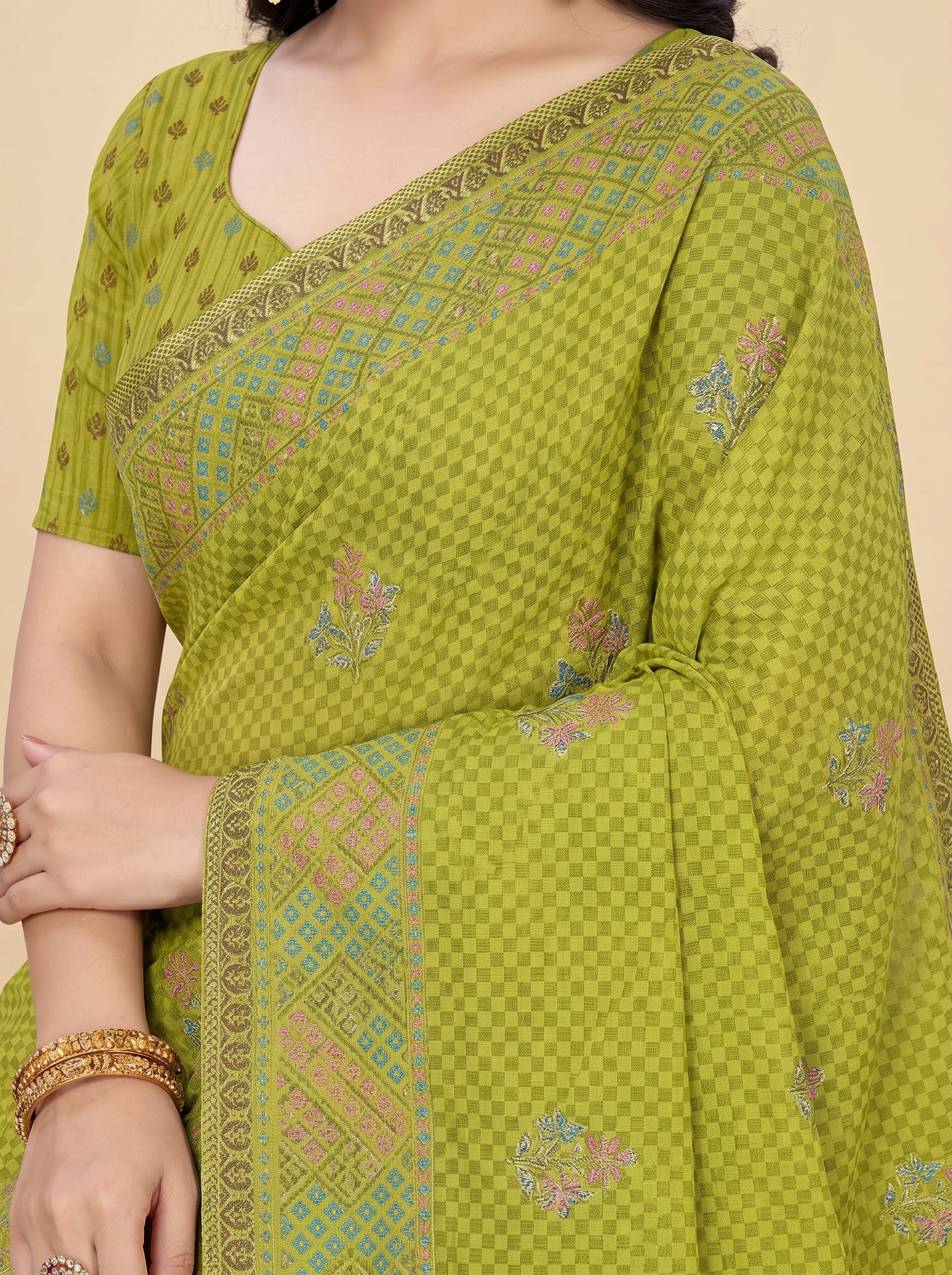 Shared pallu close-up [sku:BV-18641]